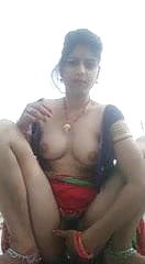 Indian bhabhi has white breasts