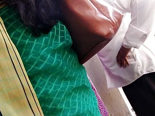 Wondrous desi Mysore aunty in low thigh Saree in public