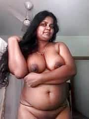 Molten mallu aunty posing naked for beau